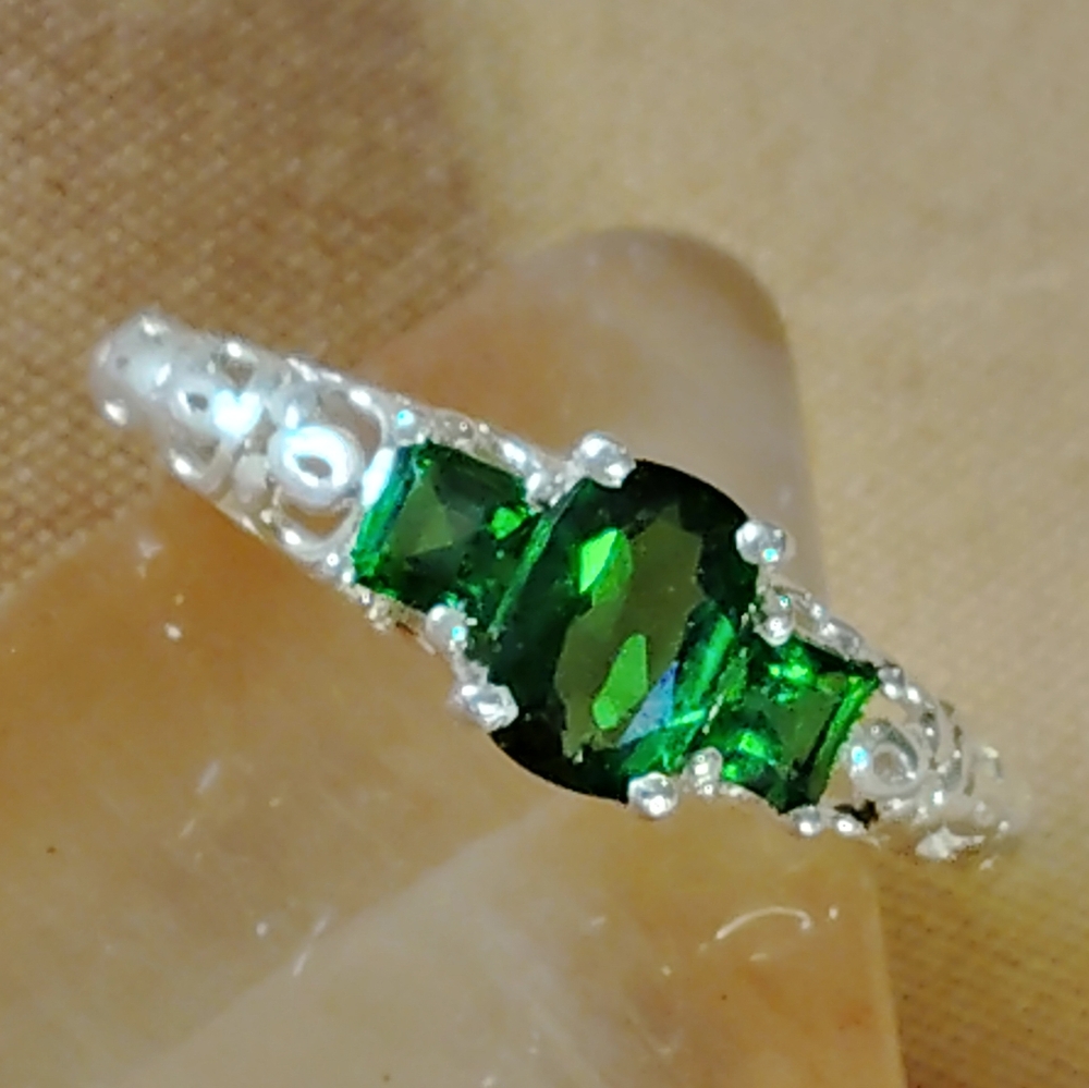 CHROME DIOXIDE, STERLING GEMSTONE RING. OPEN CUT FILIGREE. SIZE 6